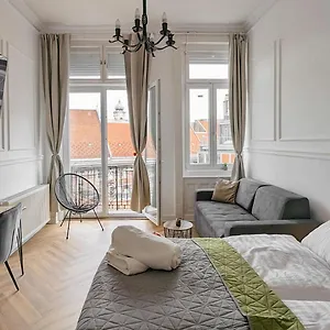 Pedestrian Apartment, The Location דירה